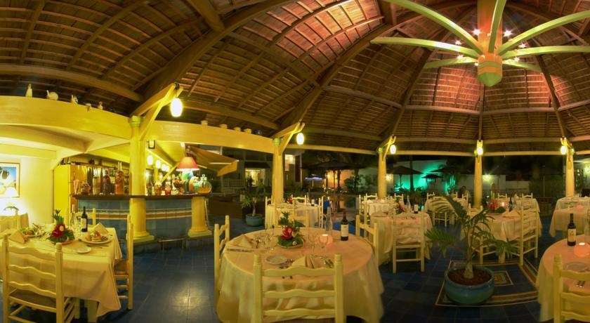 Le Nautile Beachfront Saint-Gilles-les Bains Restaurante foto
